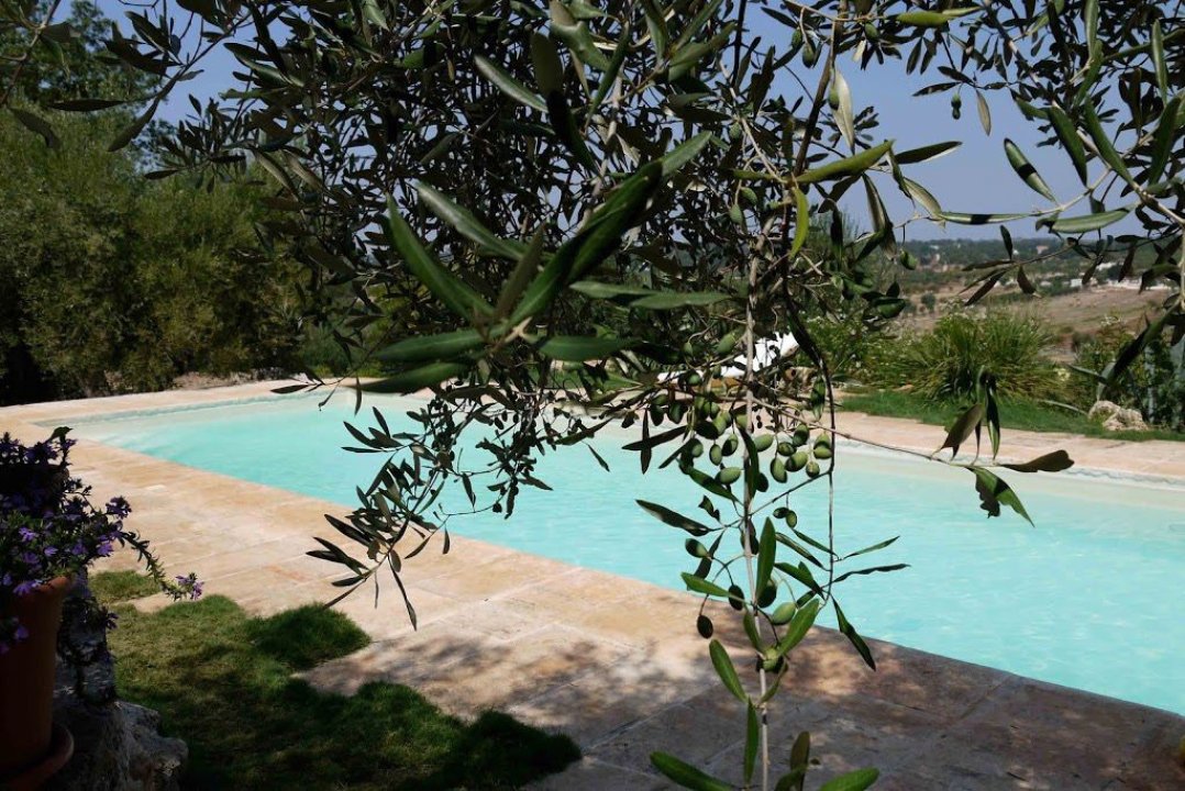 Se vende villa in zona tranquila Ostuni Puglia foto 12
